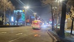 Автобус №38 проехал мимо остановки. Фото горожанина