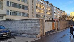 Законно ли дом на ул.Суеркулова захватил большую территорию? - горожанин