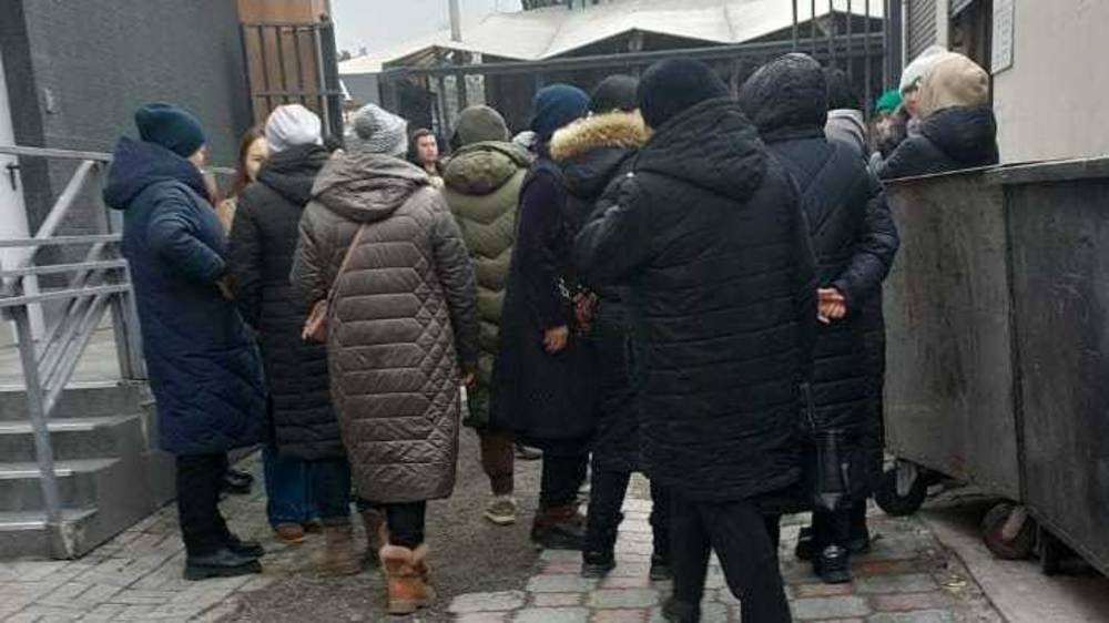 На Орто-сайском рынке прошел митинг продавцов за снижение земельного налога. Видео