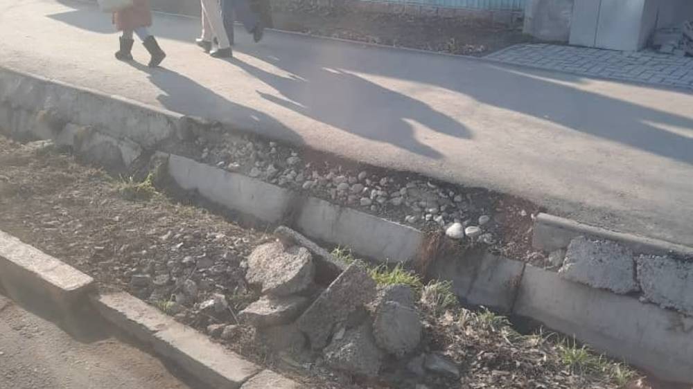 Горожанин жалуется, что по ул. Скрябина сломали новый тротуар