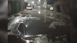 Огромные лужи на улице Араванской, пройти невозможно, - горожанин