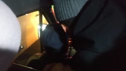 Пассажир чуть не лёг на водителя из-за полной маршрутки. Фото