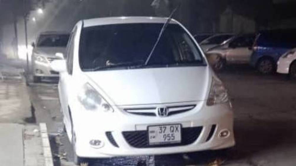 Водитель «Хонды» ставит своё авто под запрещающим знаком
