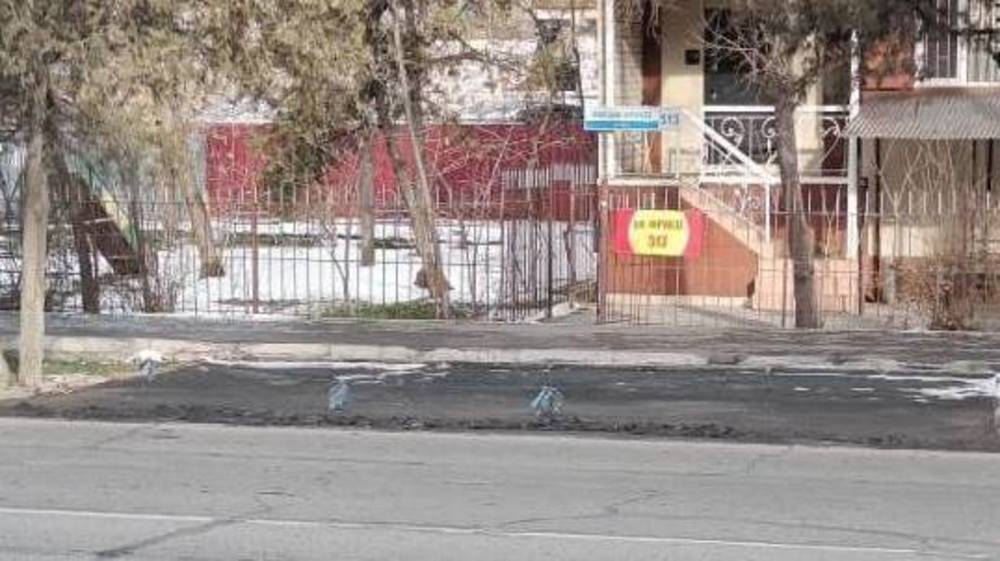 Законно ли тросом оградили заезд и часть парковки по ул.Фрунзе, - горожанин