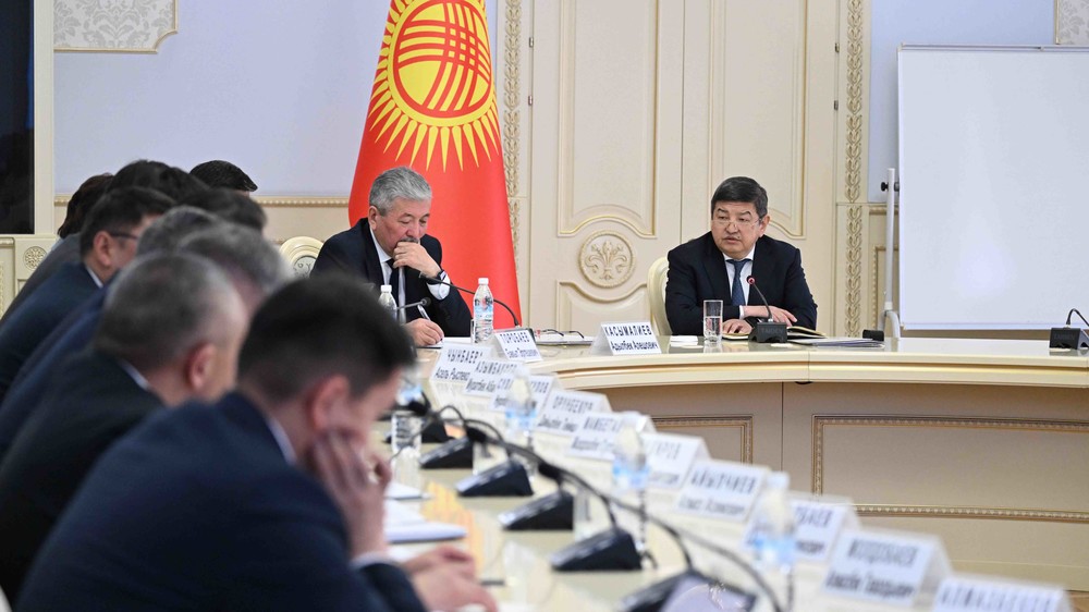 Председатель Кабмина Акылбек Жапаров, первый зампредседателя Адылбек Касымалиев