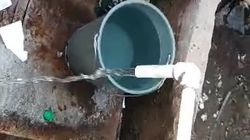 На ул.Кулиева без остановки течет питьевая вода. Видео