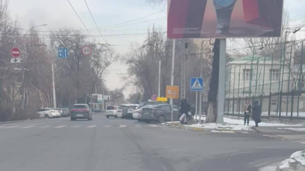Водитель назвал одну из причин пробок на Московской. Видео