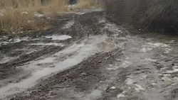 «Ни пройти, ни проехать». Дорога вдоль БЧК в ужасном состоянии. Видео