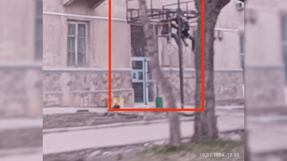 Законно ли ведутся работы по устройству входного навеса на Московской-Панфилова? - горожанин