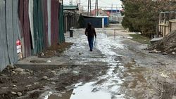 Дорога возле стройки в Джале в ужасном состоянии. Фото горожанки