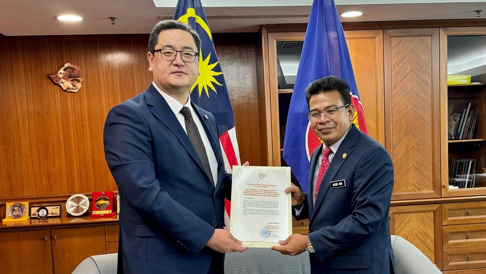 Анвар Анарбаев и Мохд Айни Атан