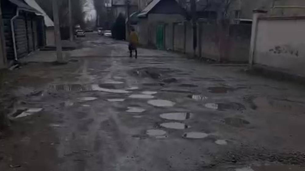 «Как во время войны». Житель Учкуна жалуется на состояние дороги. Видео