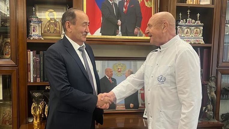 Алымкадыр Бейшеналиев, Геннадий Сухих