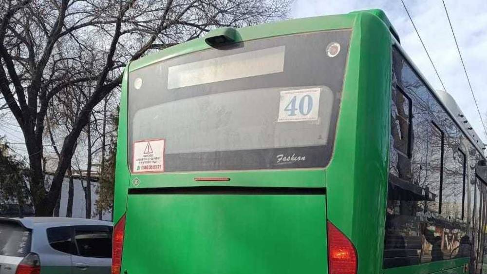 С водителем автобуса №40 провели беседу за высадку и посадку в неположенном месте, - мэрия