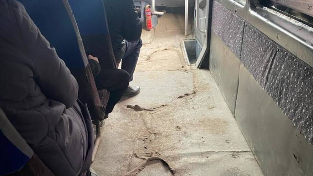 Водителю маршрутки №211 дали поручение привести в соответствие расстояния сидений и обновить чехлы, - мэрия