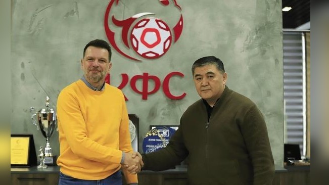 Кыргыз футбол союзунун президенти К.Ташиев Ш.Таркович менен