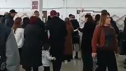 Очередь в ЦОНе в 12 мкр. Видео горожанина