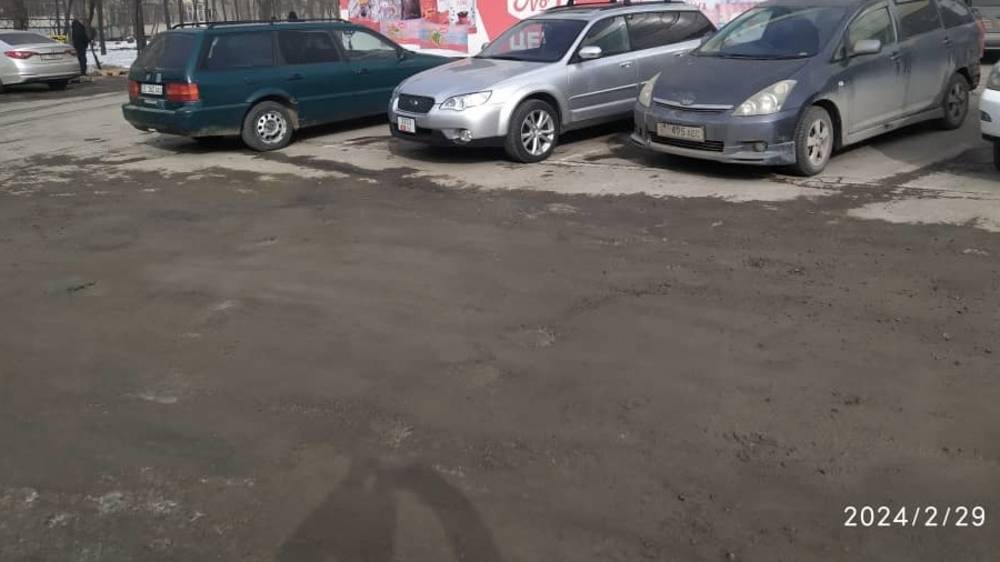 Огромную яму на стоянке «Бета Сторес 2» заполнили отсевом. Фото мэрии