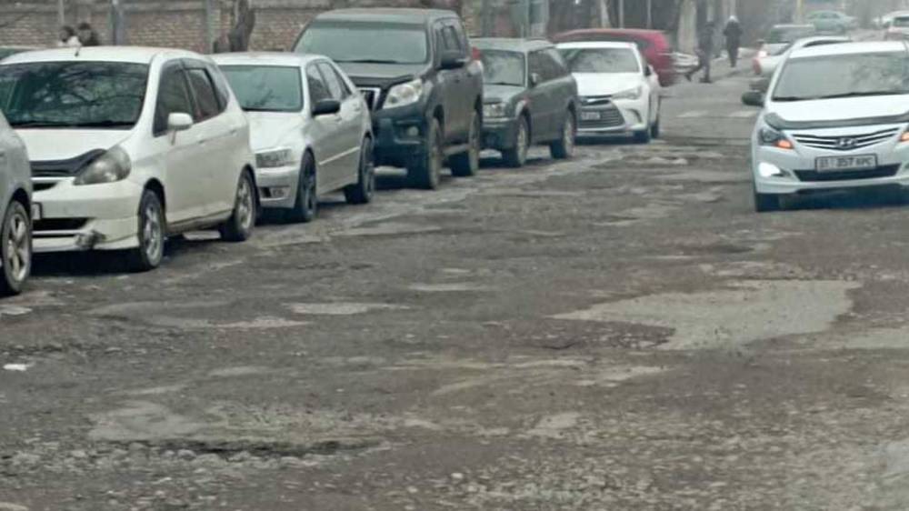 «Дороги в селах лучше». Горожанин жалуется на состояние ул.Фатьянова. Фото