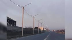 Утром на улице Льва Толстого горят фонари, хотя уже светло, - горожанин