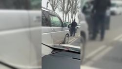 Водитель Honda Stepwgn выехал на встречную полосу на Фучика. Видео