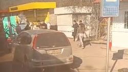 Остановки по Жибек Жолу заставлены таксистами. Видео горожанина