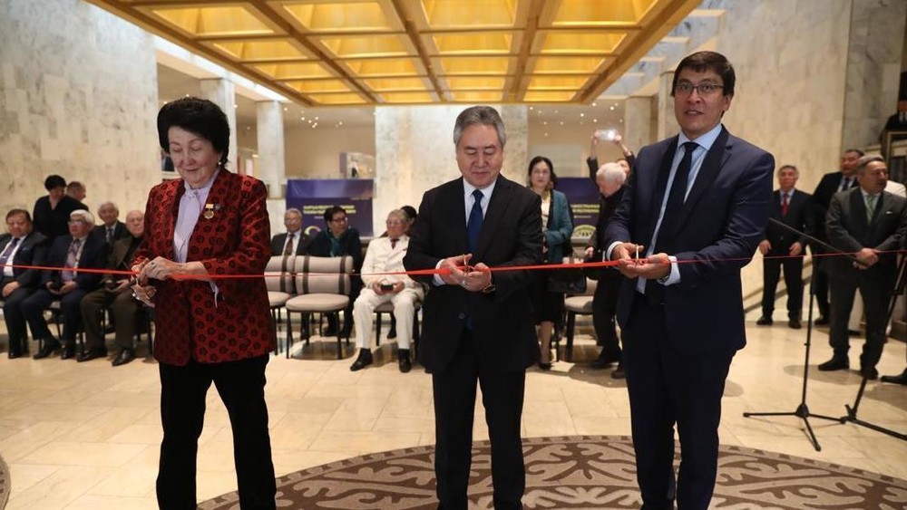 Жаныл Туменбаева, Жээнбек Кулубаев, Эдиль Байсалов