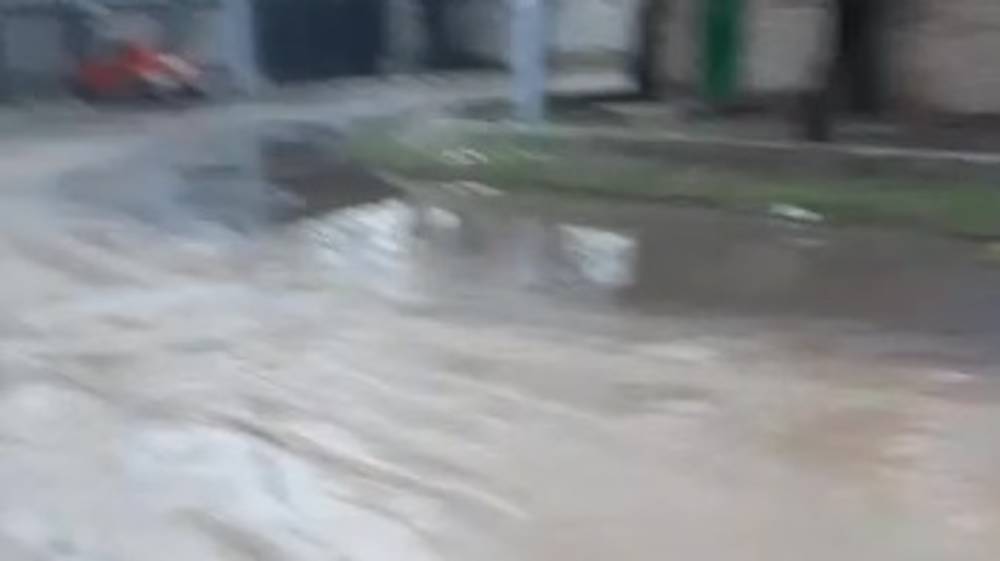 Дорога по ул.Интергельпо вся в грязи. Видео