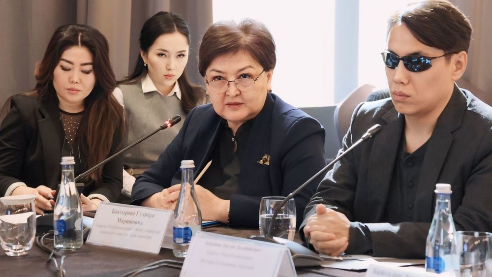 Министр Гулнара Баатырова и депутат Дастан Бекешев