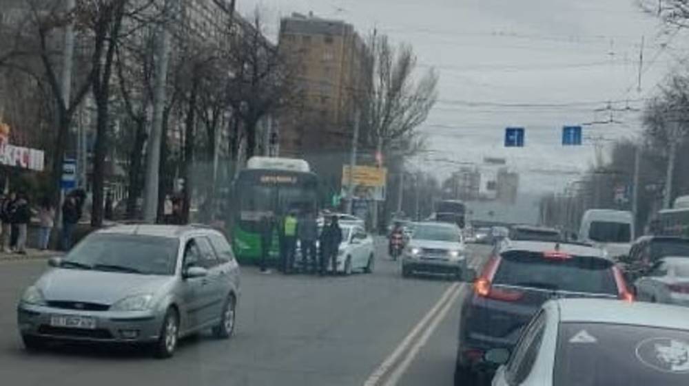 На Моссовете автобус попал в ДТП, - горожанин
