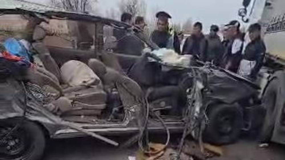 На объездной «Тойота» врезалась в фуру. Два человека погибли, - УОБДД Чуй
