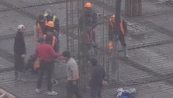 Избиение рабочего на стройплощадке в Востоке-5. Видео очевидца