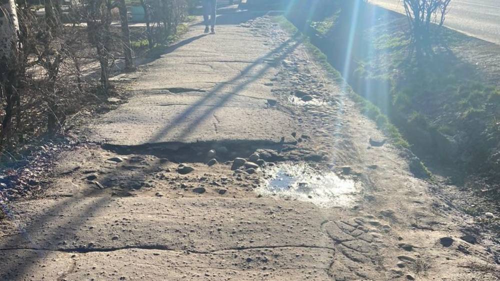 Тротуар по Московской как после бомбежки. Ответ мэрии