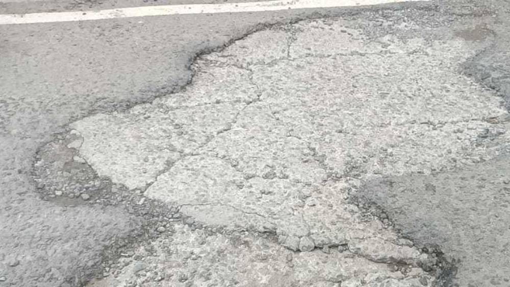 Яма на дороге в Востоке-5. Фото