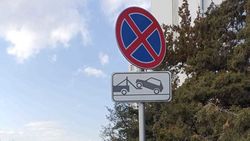 На ул.Линейной водители паркуются в неположенном месте. Фото