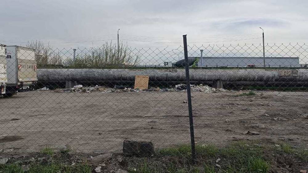 Куча мусора вдоль теплотрассы на ул.Кийизбаевой. Фото горожанина