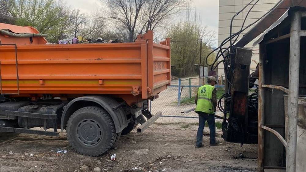 «Тазалык» вывез мусор в Кызыл-Аскере