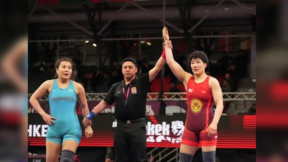 Айпери Медет кызы, Эльмира Сыздыкова