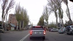 «Рендж Ровер» едет задним ходом по Юнусалиева, едва не столкнувшись с другим авто. Видео «Рендж Ровер» едет задним ходом по Юнусалиева, едва не столкнувшись с другим авто. Видео