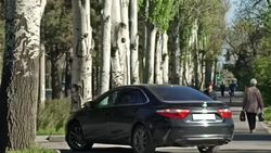 «Камри» проехала по тротуару. Видео