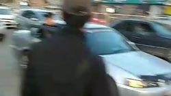 Остановка «Шлагбаум» заставлена таксистами. Видео