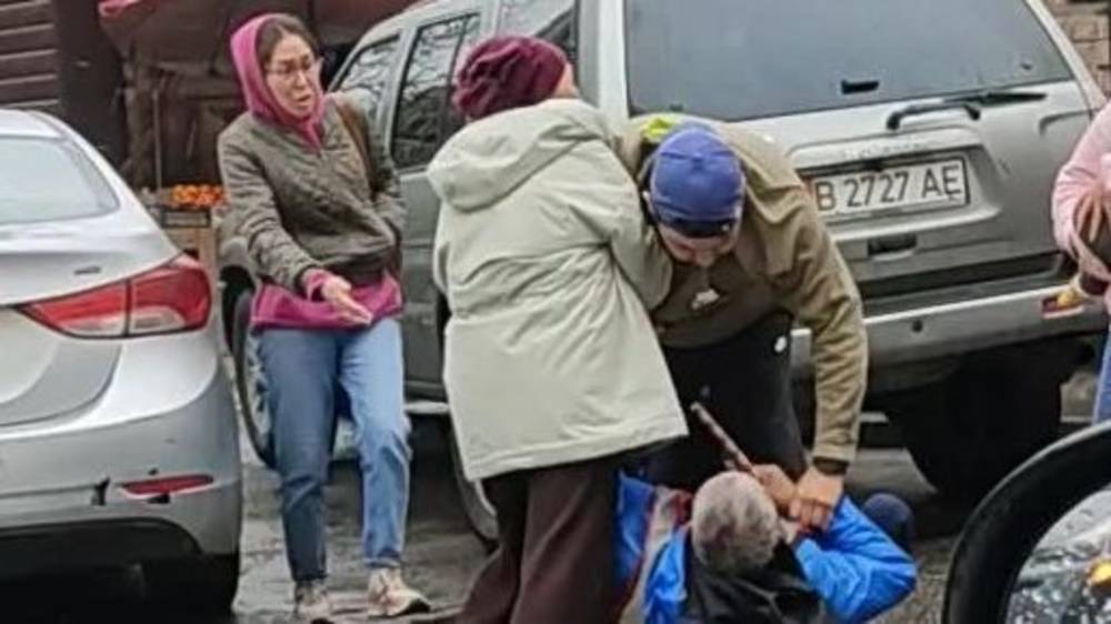 Водитель «Хендай Палисад» напал на парковщика. Видео