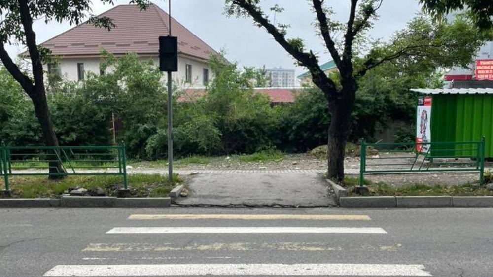 В мкр Улан-2 больше двух недель не работает пешеходный светофор. Фото