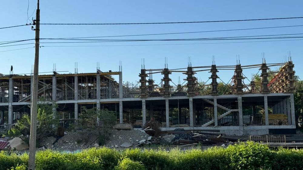 Что строят на берегу селеотводного канала в 6 мкр? - горожанка