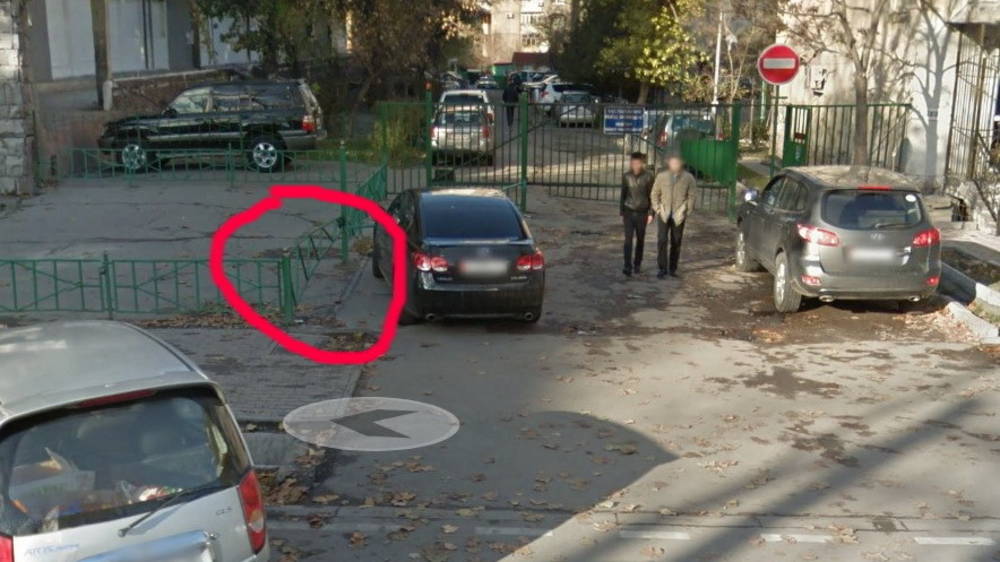 Законно ли по ул.Токтогула забором огородили парковку? - горожанин