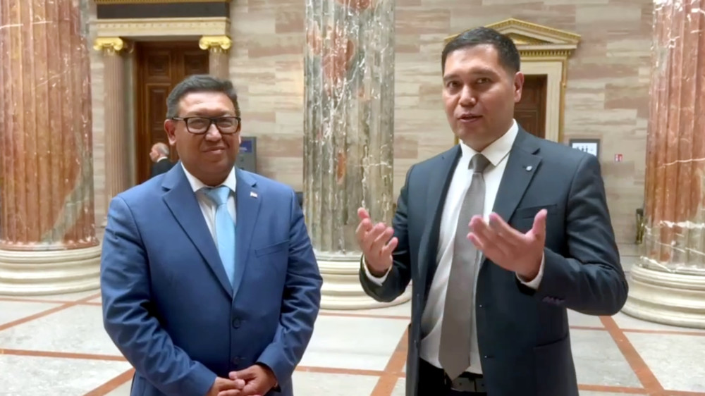 Болотбек Айткулиев (слева)