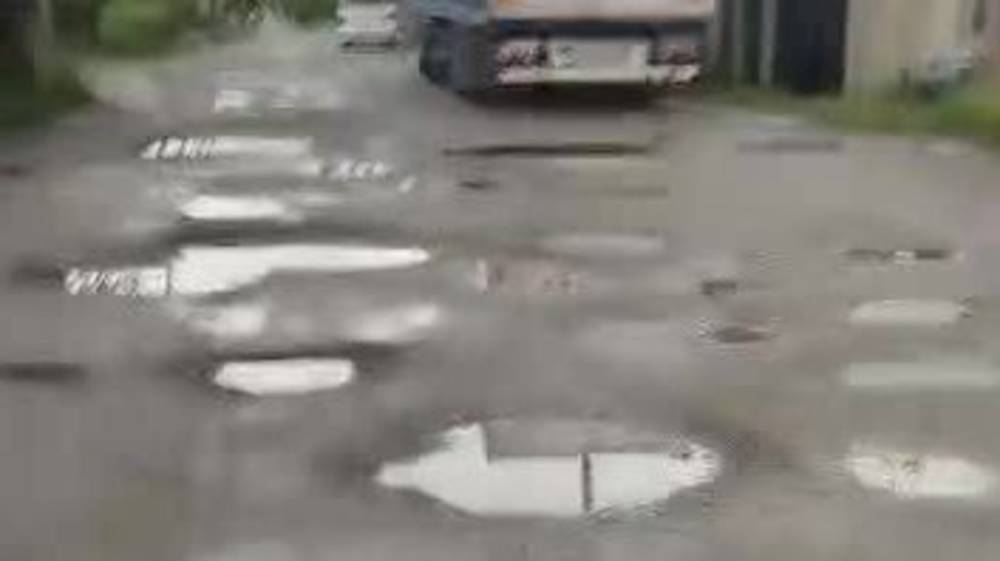 Житель Военно-Антоновки жалуется на состояние дороги. Видео