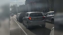 Водитель «Шевроле Спарк» поворачивает на Манаса со второй полосы Токтогула. Видео