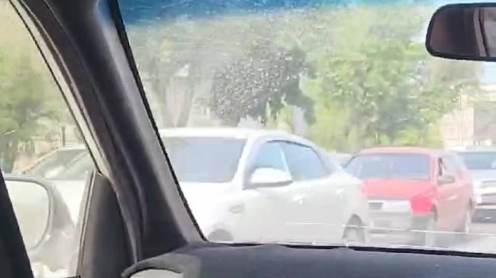 Километровая пробка по ул.Горького. Видео