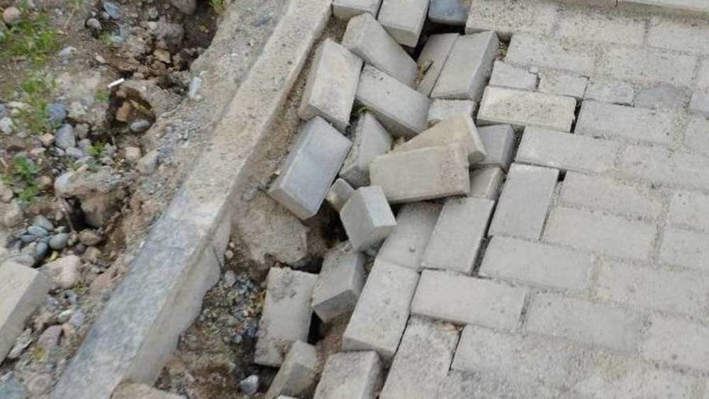 Мэрия выясняет, кто перекопал дорогу на улице Молдокулова